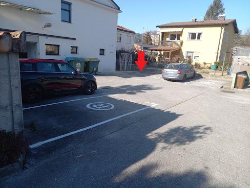 invalidno parkirno mesto na fuds v novi gorici