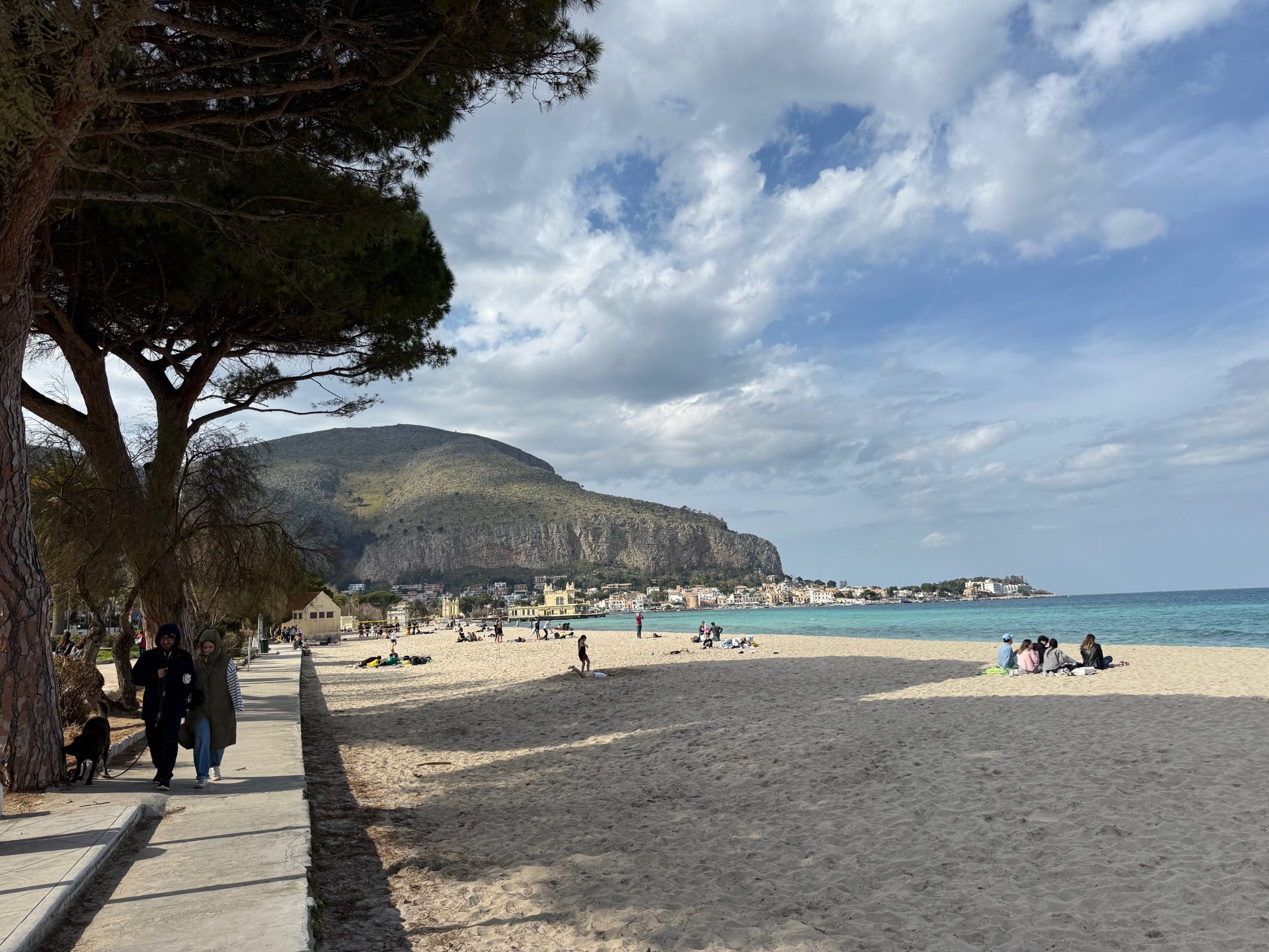 Fotografija iz Erasmus+ doktorske mobilnosti Miha Adanin-Oven na Univerzi v Palermu, ki prikazuje akademsko okolje in kulturno izkušnjo na Siciliji.